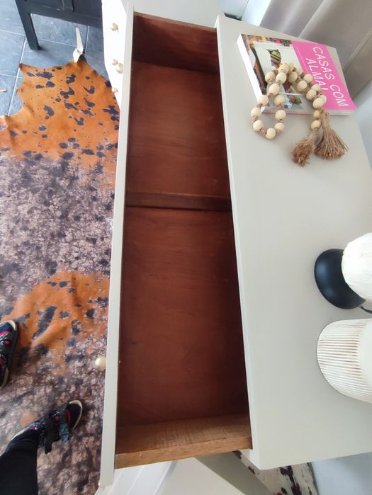 Cómoda e mesas de cabeceiras