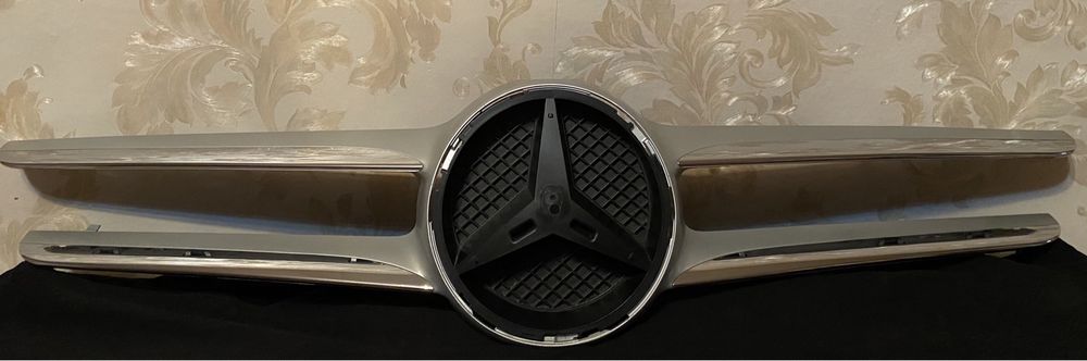 Mercedes c-class,накладка решетки радиатора,вставка в решетку радиатор