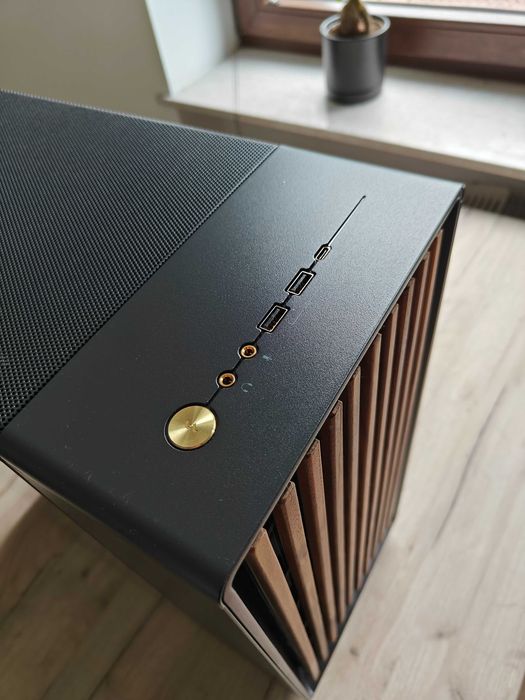 Intel Core i9-14900K / RTX 4070 Ti SUPER 16GB / 64GB DDR5 / SSD 3TB / Fractal North