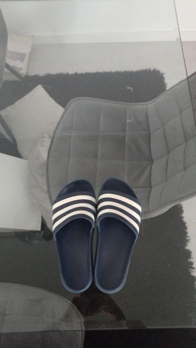 Chinelo adidas azul e branco