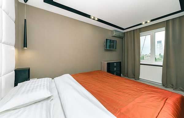 Подобово 2 кімнатна Лесі Українки 16а. Джакузі. Центр