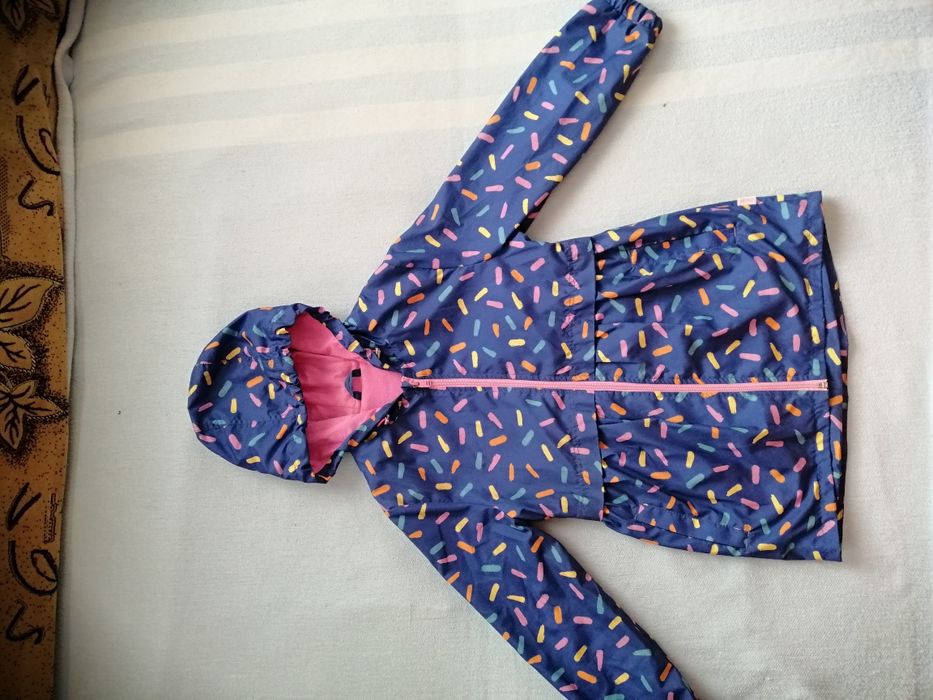 Продам ветровочку для девочки