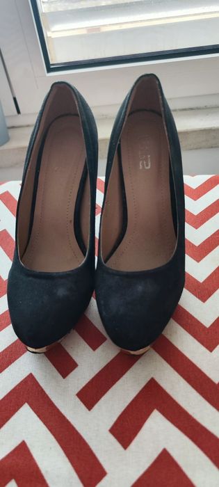 Sapato preto camurça