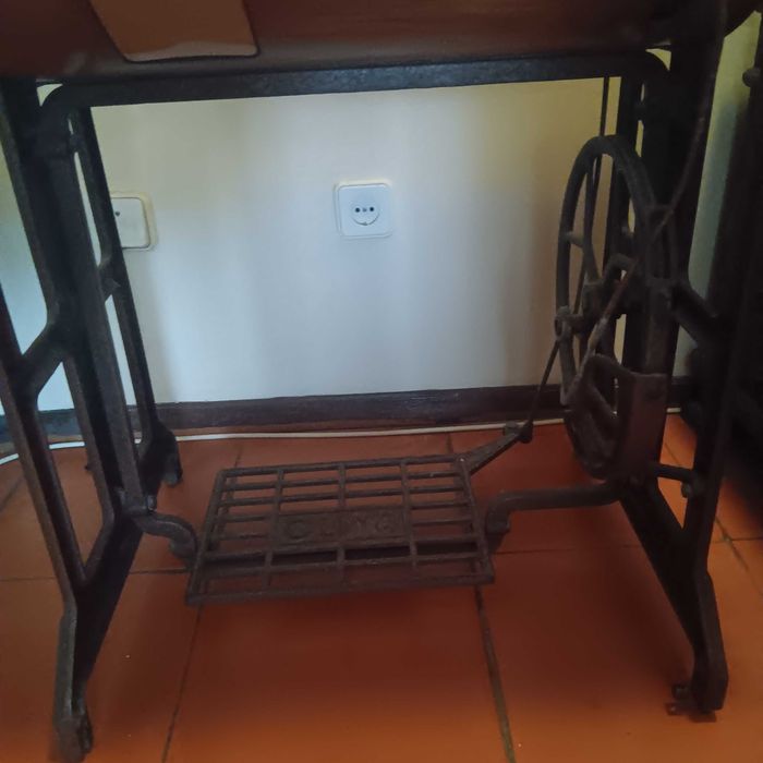 Máquina de Costura OLIVA