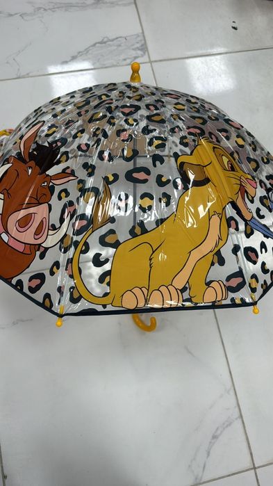 Vários guarda chuva de criança Disney