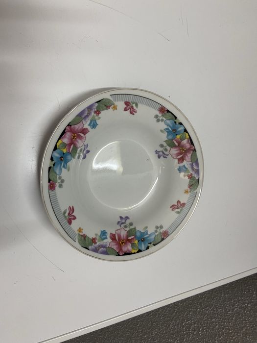 Conjunto completo e novo para 4 pessoas