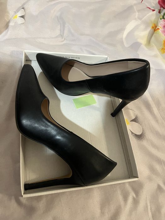 Czarne szpilki rozm 37