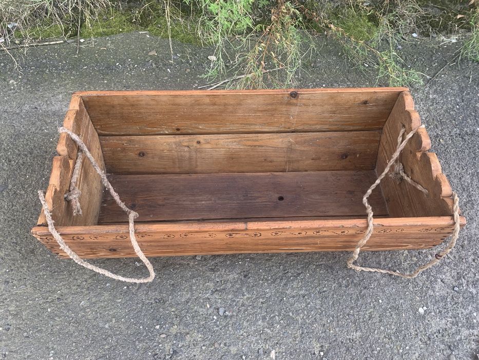 Стровинна дитяча колиска, підвісна кроватка