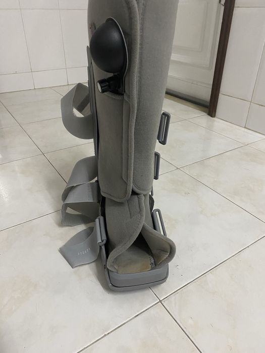 Bota walker em bom estado usada 1 mes