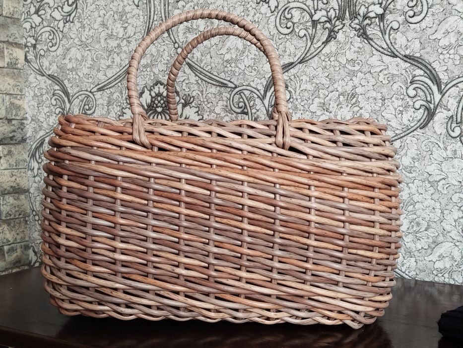 Продам кашпо з ротанга.