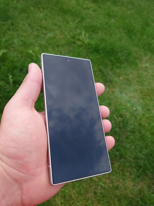 Эксклюзив: Японский Sharp Aquos R9 12/256GB