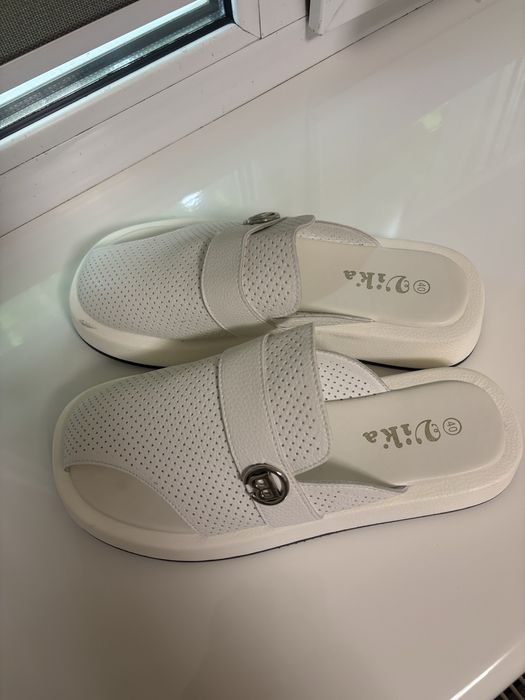 Стильні,зручні шльопки