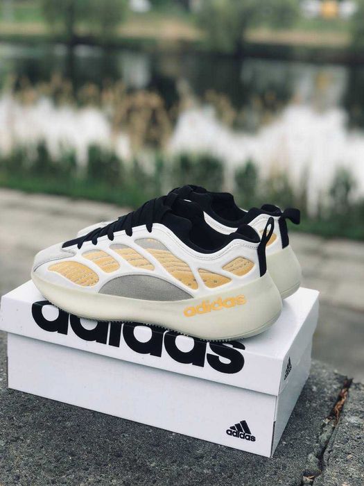 Кросовки Adidas Yeezy boost 700 Осень 2026 мужские кросовки адидас изи красовки с новой колекции / адидас 700 очень удобные ежедневные красивки