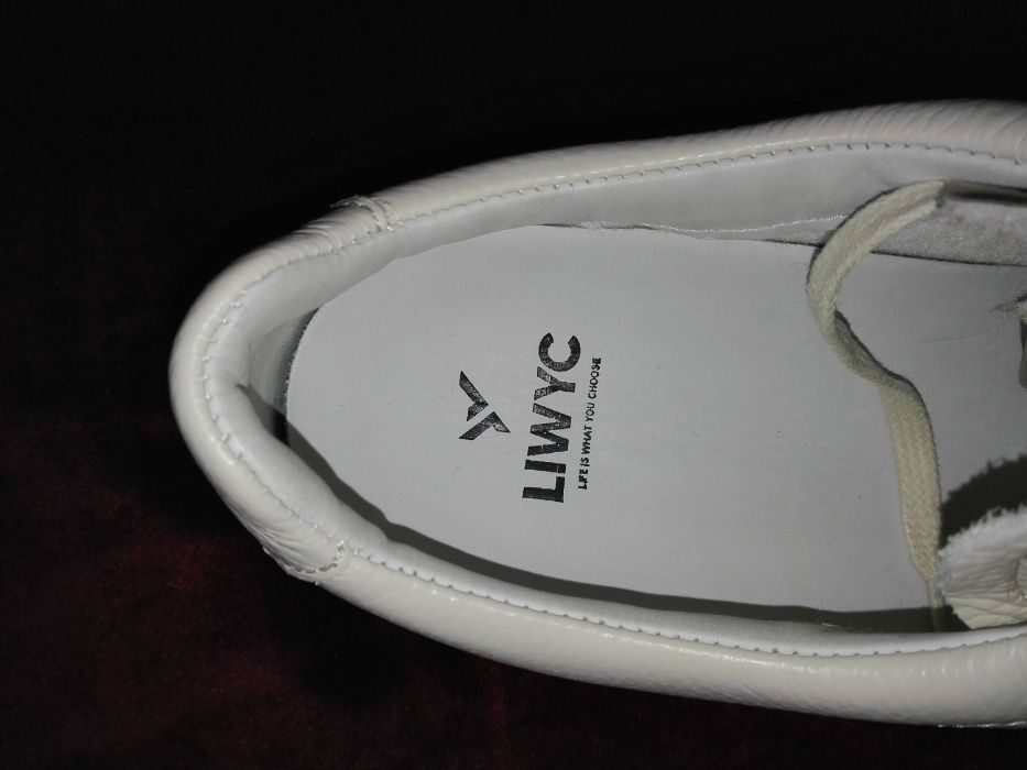 Продам новые из натуральной кожи оригинальные кроссовки LIWYC.