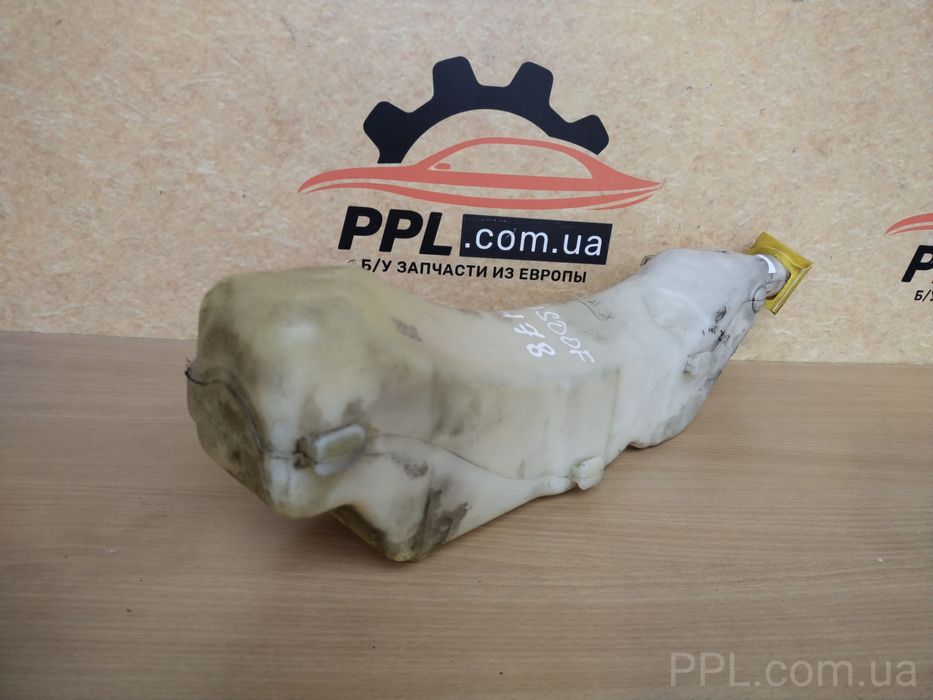 Chrysler Town & Country 2011- Caravan бачок расширительный 04677569AA