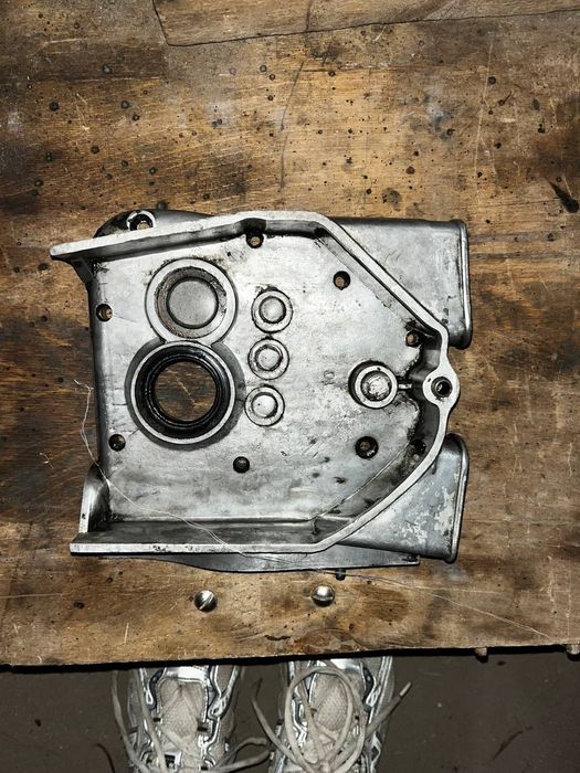 левая крышка картера двигателя (картера сцепления) от мотоцикла ИЖП-4