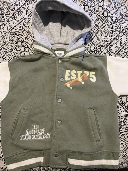 Casaco com capuz, da Zara - Tam 6/7