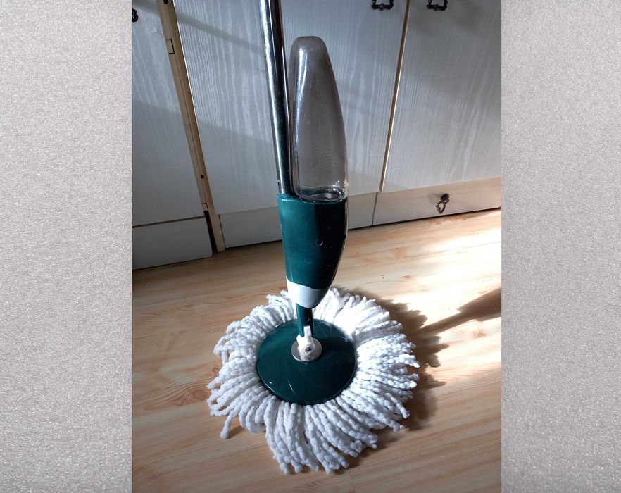 Mop obrotowy ze spryskiwaczem