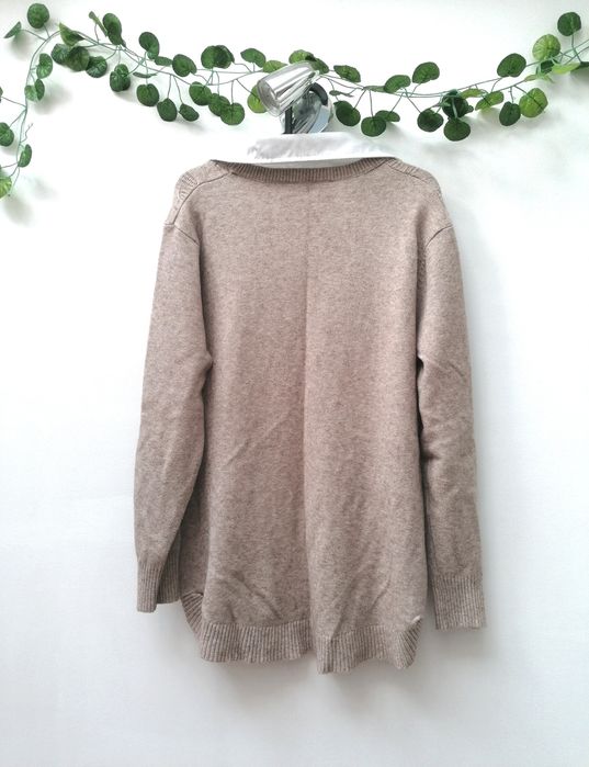 Malha Bege Comprida com gola de camisa