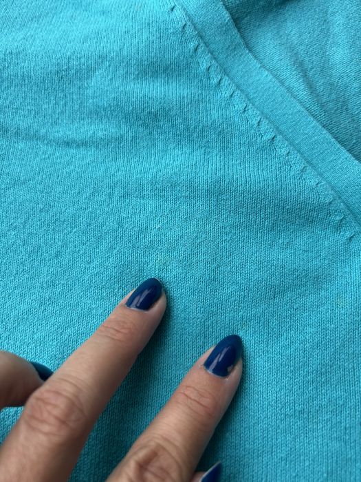 Sweter na guziki kardigan turkusowy dekolt serek