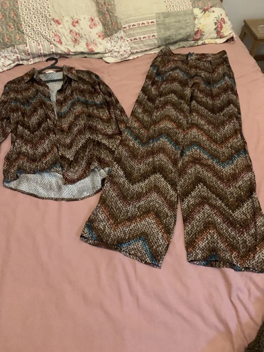 Conjunto camisa e calças de cetim NOVO