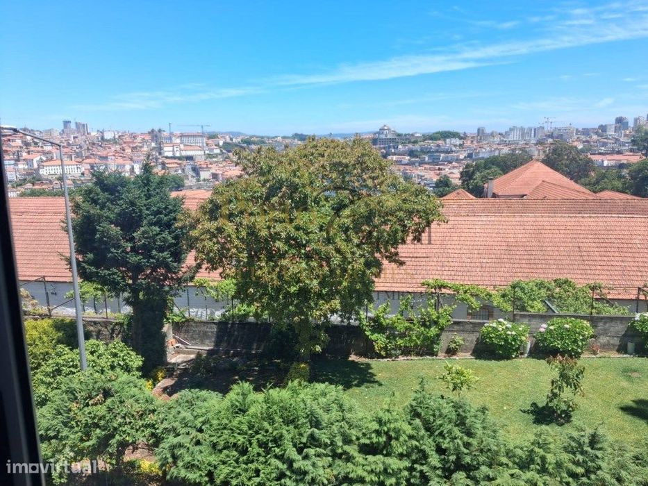 Apartamento T3+1 Com Fantastica Vista Sobre O Douro, Uma Box (3 Lug...