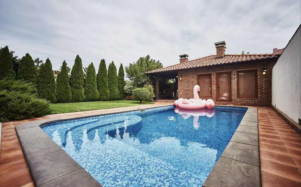 Продам уютный  дом ( будинок) в Совиньоне-2 с бассейном