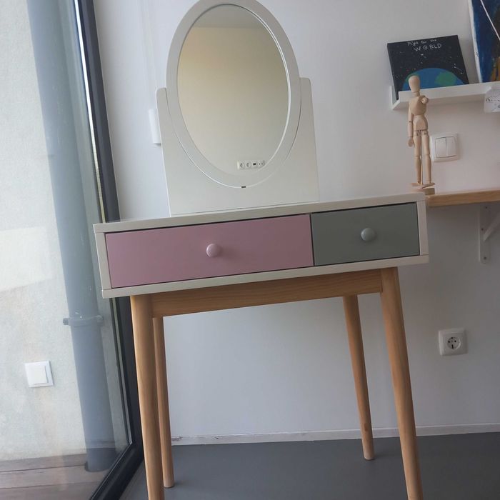 Dressing table with mirror, drawers, and stool64551785401474123
