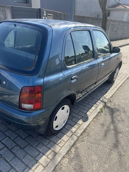 Nissan micra com 180.000km