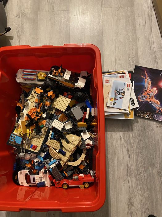 Caixa com vários legos + duas caixas de sapatos cheias!
