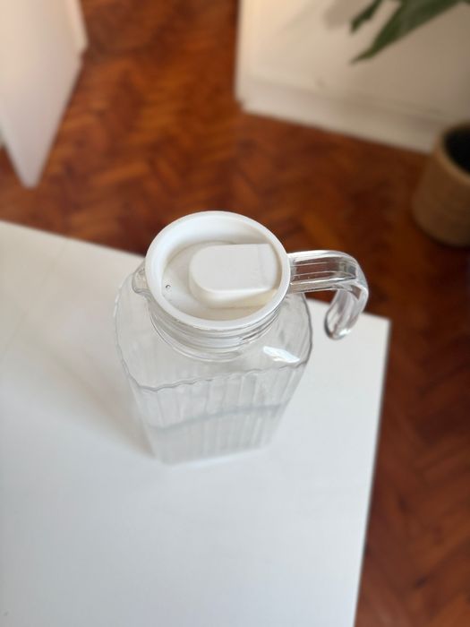 Jarro com tampa em vidro 1,8L