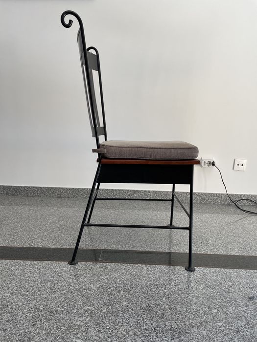 Mesa de sala de jantar e 4 cadeiras