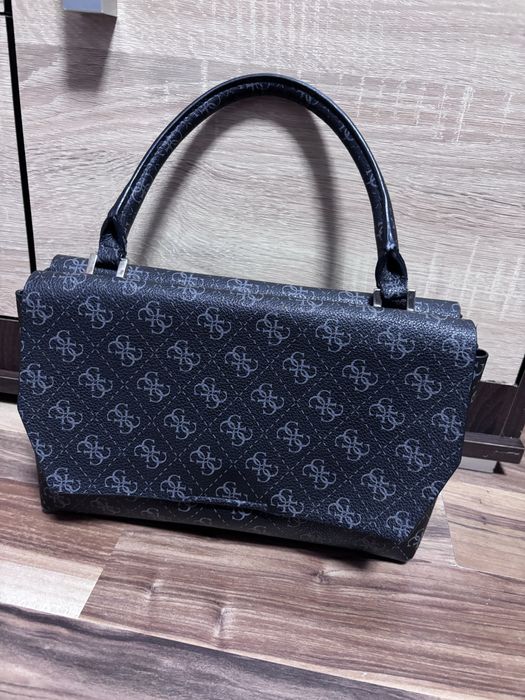 Torebka skórzana guess do ręki