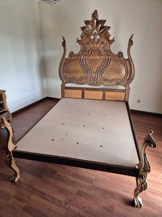 Conjunto quarto: cama, 2 mesinhas de cabeceira, cómoda e espelho