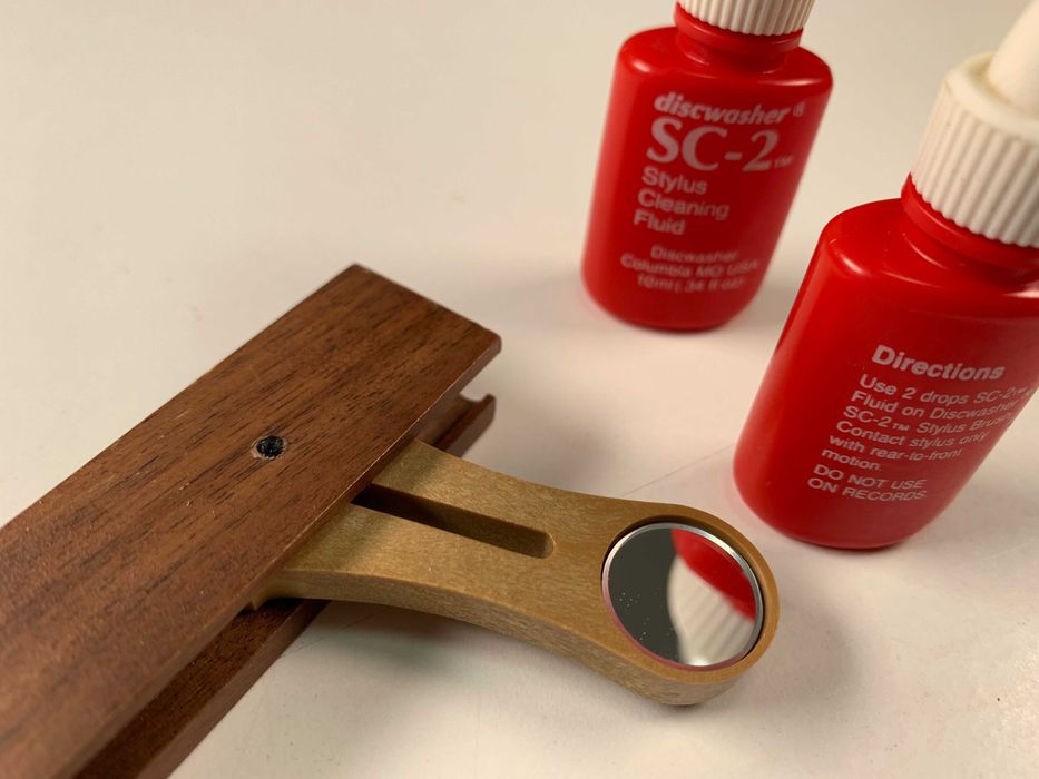 Kit de limpeza e desmagnetização de discos e agulhas.