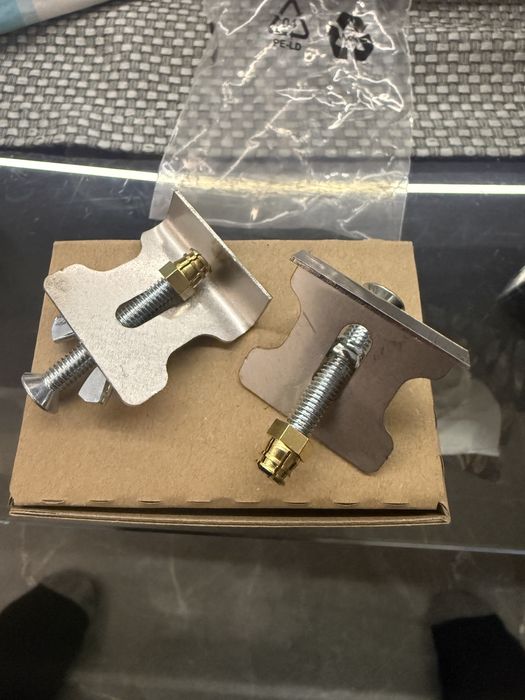 SR-072 Uchwyty podblatowe do blatów od 10mm