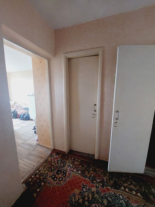 Продаж чотирьохкімнатної квартири.