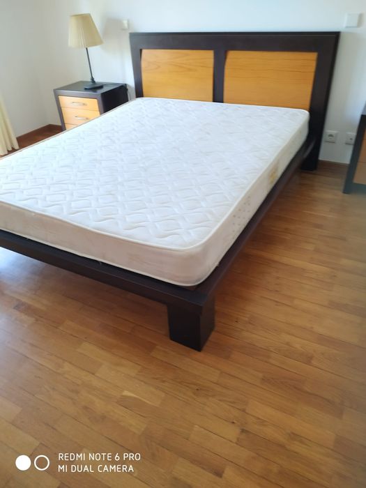 Cama com oferta colchão 190/160 + Cómoda + Mesas de cabeceira