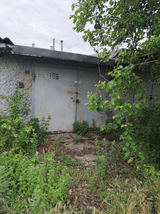 Продам сухий просторий гараж