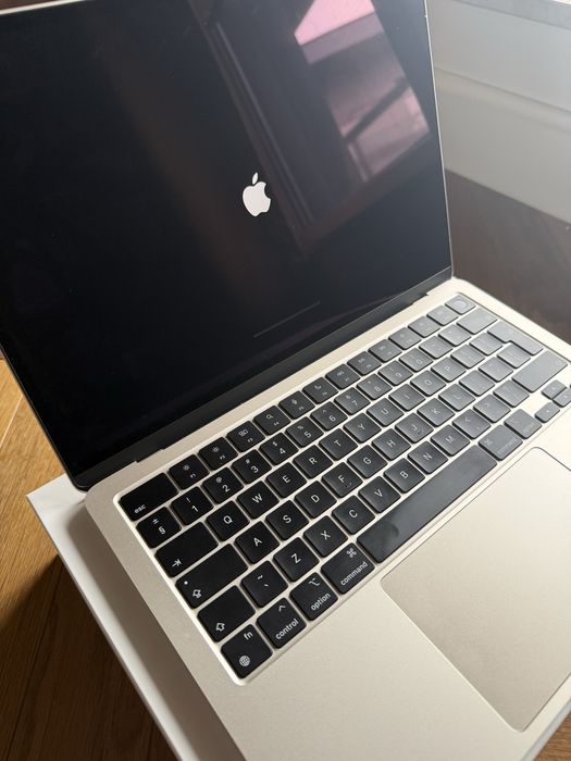 MacBook Air M2 13,6” 16GB / 256GB Gwarancja do 09.2026, Bateria 100%