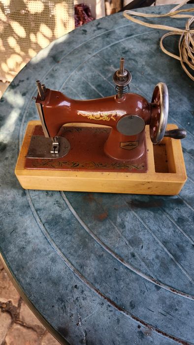 Швейная машинка советская