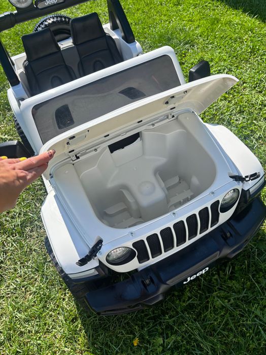Auto na akumulator Jeep