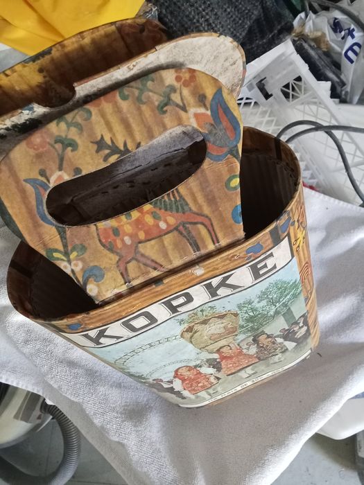 Caixa antiga de garrafas de vinho do porto