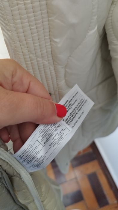 Casaco acolchoado cor branco gelo