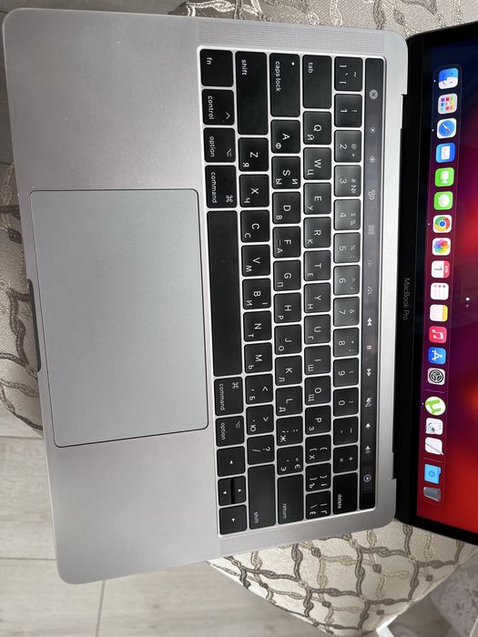 Mackbpok pro 2017 A1706, apple