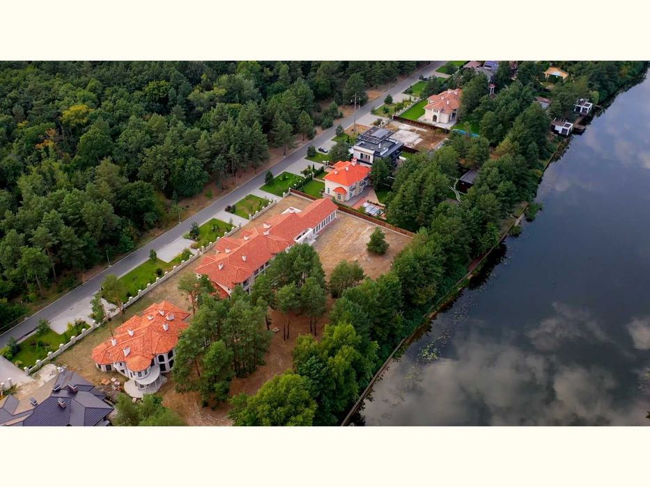 Резиденція на воді 923 м²  48 соток  берегова лінія 69 м