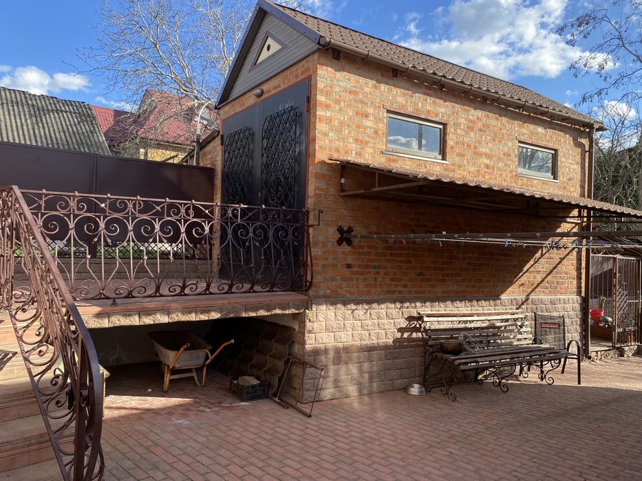 Продам будинок в затишному та спокійному районі