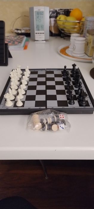 Шахматы,шашки, нарды на магнитах