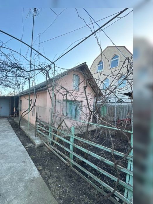 Будинок ,Фонтанка ,9 соток  земельноі ділянки .
