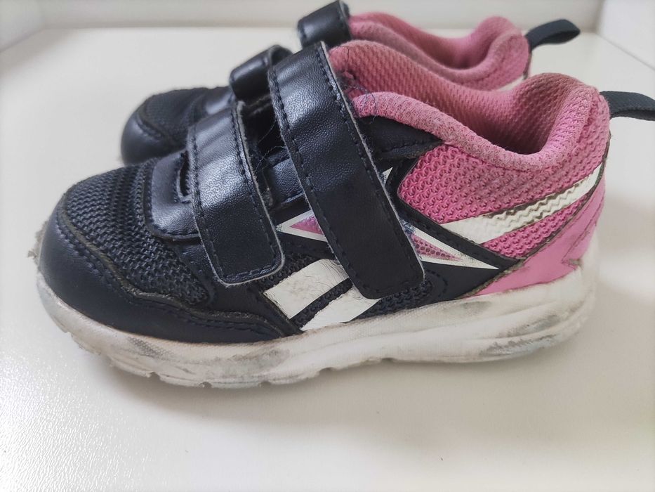 Sapatilhas e sapatos criança